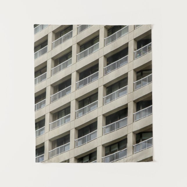 Tapiz Edificio de hormigón blanco durante el día (Anverso)