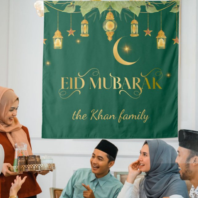 Tapiz Eid Mubarak Linternas Verdes de Oro Personalizadas (Add this elegant emerald green + gold Eid Mubarak tapestry to your home to celebrate in style!)