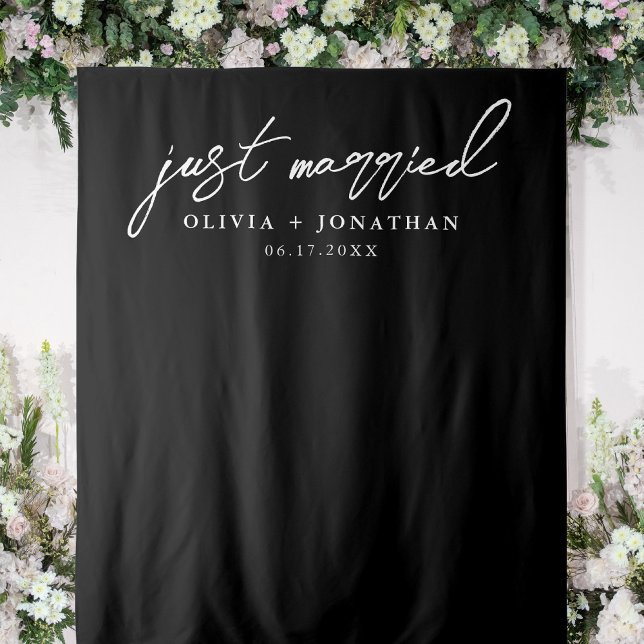 Tapiz El Boda de caligrafía elegante casada (Personalized wedding photo backdrop tapestry with just married in elegant calligraphy script.)