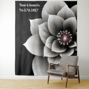 Tapiz Elegancia Atemporal: Boda Flor de Lis Negra y Plat