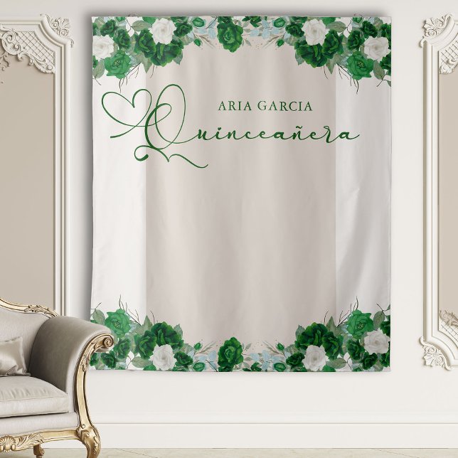 Tapiz Elegante telón de fondo verde esmeralda floral Qui (Quinceanera Backdrop from the Royal Rose Emerald Green Quinceanera Collection by Darling & May)