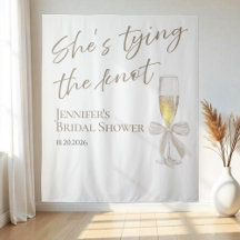 Ella está atando el nudo | Sombras de ducha de nov