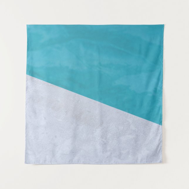 Tapiz Empty gray floor beside pool (Anverso)