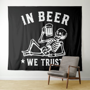 Tapiz En cerveza confiamos esqueleto relajante Beer Pong