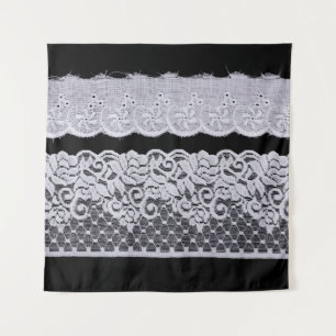 Tapiz Encaje blanco ornamental, fondo negro aislado.