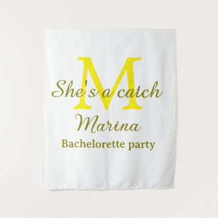 Tapiz Es una fiesta de soltera con monograma amarillo