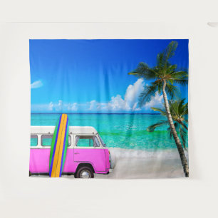 Tapiz Escena de playa con furgoneta rosa fucsia y tabla