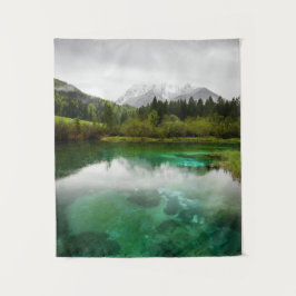 Tapiz Espectacular día nublado en los manantiales Zelenc