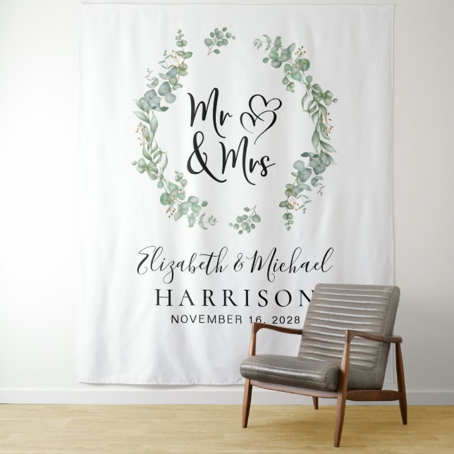 Tapiz Eucalyptus Greenery Sr. Mrs Boda Photo Booth (In situ)