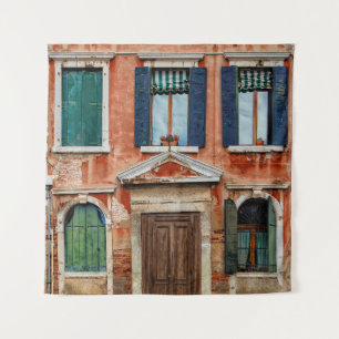 Tapiz FACHADA DE EDIFICIO PINTADA POR naranjas