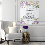 Tapiz Floral Purple Welcome Bridal Shower BACKDROP<br><div class="desc">Trato muy agradable BACKDROP para la ducha de novias en diseño de ramo en acuarela (acuarela) verde, lavanda, violeta, violeta, lila, rosa rubor, melocotón, rosas de flores blancas / peonía en fondo blanco y letras negras. Perfecto para pasar el rato en el fiesta. ¡Hace grandes recuerdos de fotos! - elija...</div>