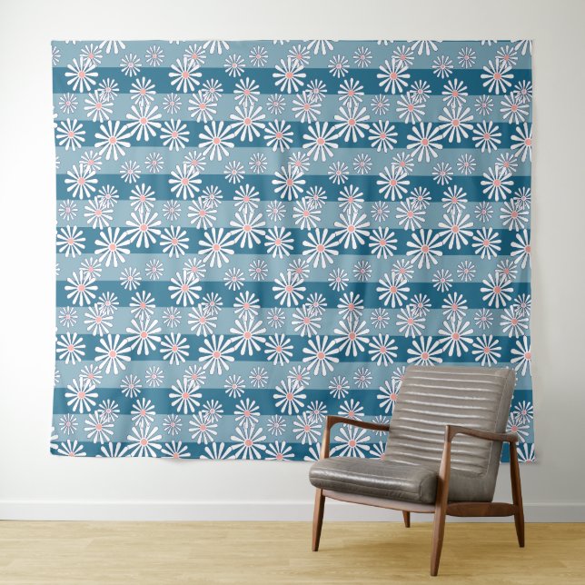 Tapiz Flores blancas de manzanilla sobre fondo azul raya (In situ (horizontal))