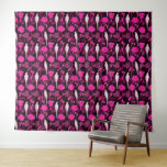 TAPIZ FLORES DE FUCHSIA DE PINO NEGRO ART DECO, PARROS B<br><div class="desc">Elegante y vibrante ilustracion de moda floral de estilo Art Deco francés con loros blancos y flores.</div>