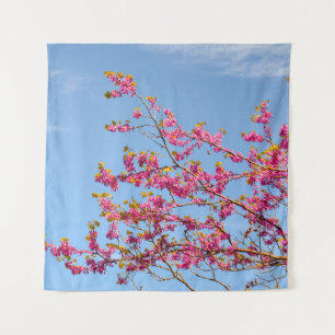 TAPIZ FLORES ROJO Y AMARILLO BAJO CIELO AZUL