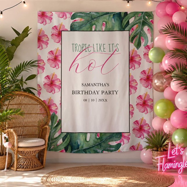 Tapiz Fondo de fiesta de cumpleaños de flor rosa tropica (Tropical party theme selfie background in room with palm leaves and pink hibiscus flowers)
