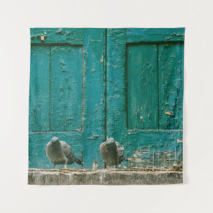 TAPIZ FOTO DE CERRADO DE DOS PIGEONS GRÁFICOS EN CONCRET