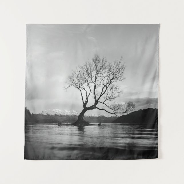 TAPIZ FOTO DE GRAYSCALE DE ÁRBOL DESCUBIERTO EN CUERPO T (Anverso)