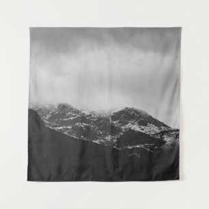 TAPIZ FOTO DE GRAYSCALE DE LA MONTAÑA CUBIERTA DE NIEVE