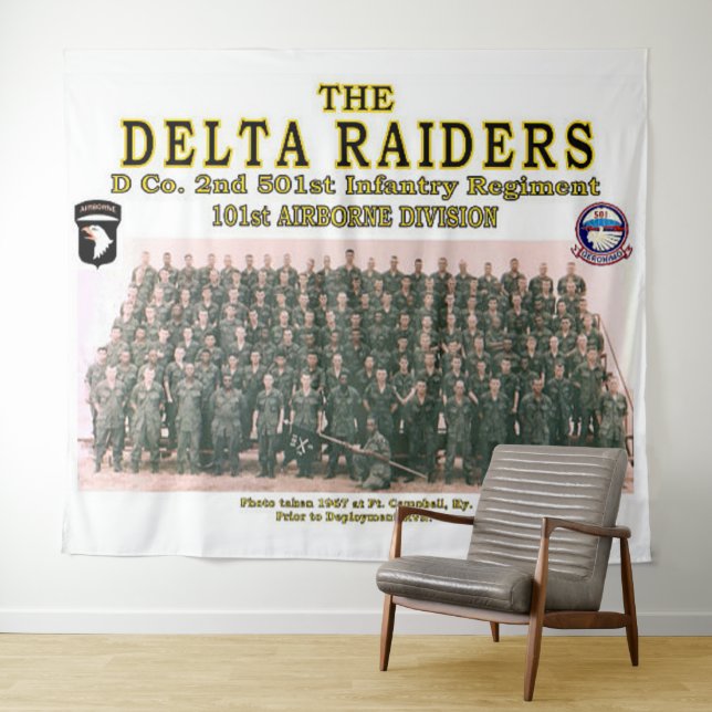Tapiz FOTO DEL GRUPO DELTA RAIDERS en Ft. CAMPBELL, KY. (In situ (horizontal))