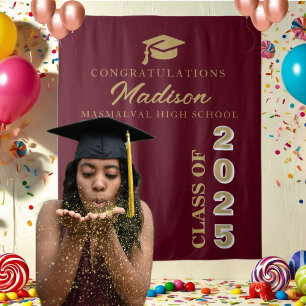 Tapiz Graduación Burgundy de Letra Moderna Dorada