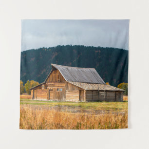 Tapiz Granero de troncos rústicos en el Parque Nacional 