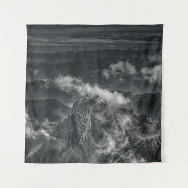 TAPIZ GRAYSCALE PHOTO OF MOUNTAIN RANGE (Anverso)