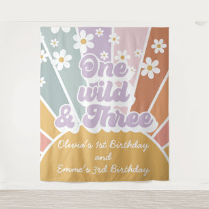 Tapiz Groovy One Wild Three Retro Sunshine Rainbow Daisy