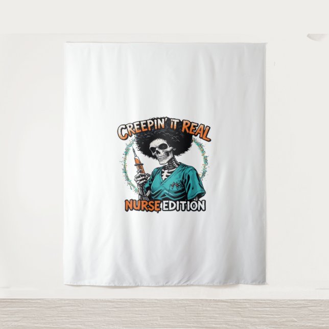 Tapiz ¡Halloween Creepin It Real! Edición de enfermería  (Anverso)