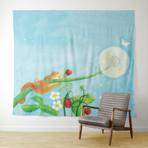 Tapiz Hazel Dormouse, fresas silvestres y dientes de leó