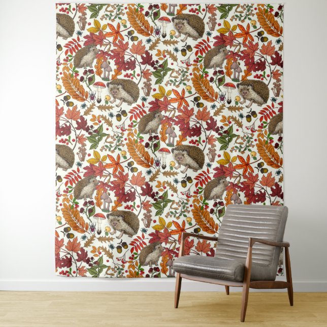 Tapiz Hedgehogs and autumn forest flora on ivory (In situ)