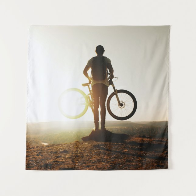 Tapiz Hombre cargando bicicleta (Anverso)