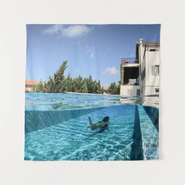 Tapiz Hombre en la piscina por la mañana (Anverso)