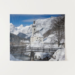 Tapiz Iglesia en la nieve con los Alpes