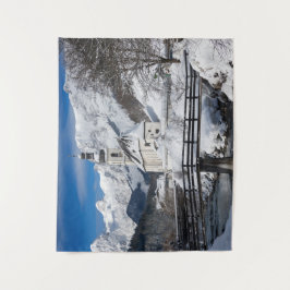 Tapiz Iglesia en la nieve con los Alpes