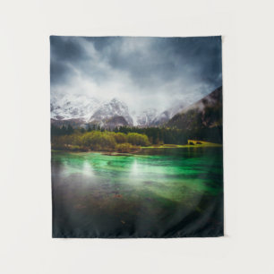 Tapiz Impresionante día lluvioso en el lago Fusine, Ital