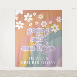 Tapiz Joven arcoiris retro salvaje tres cumpleaños