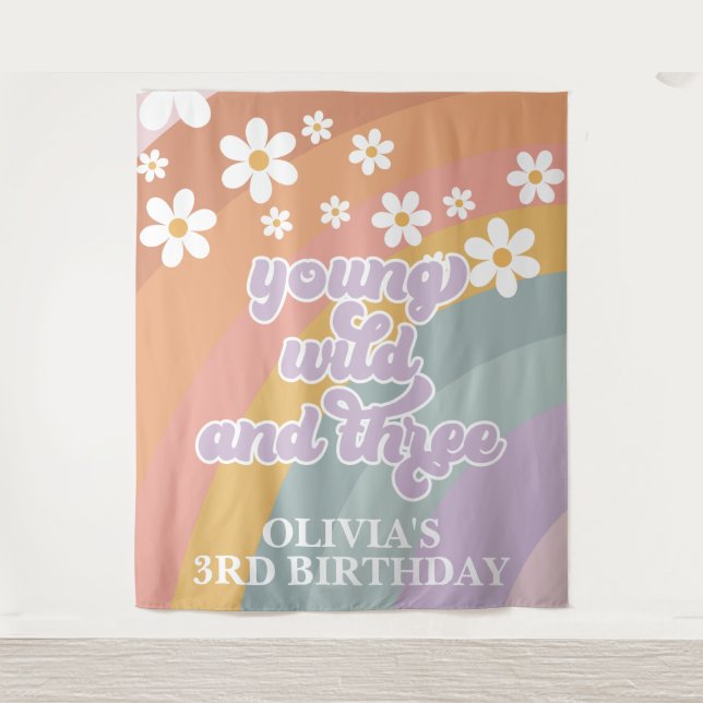 Tapiz Joven arcoiris retro salvaje tres cumpleaños (Anverso)