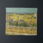 Tapiz La cosecha de Vincent van Gogh<br><div class="desc">Vincent van Gogh creó "La cosecha" en 1888,  mientras estuvo en Arles y consideró el trabajo como una de sus piezas más exitosas. El medio que usó para el trabajo es aceite sobre lienzo. El trabajo original se muestra en el Museo van Gogh de Amsterdam.</div>