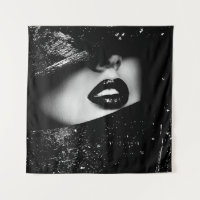 La mujer sensual monocroma labios en el marco negr