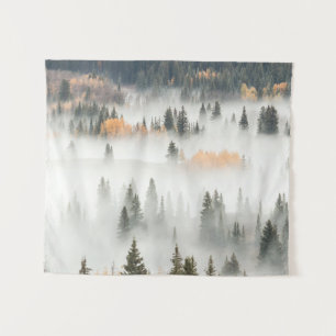 Tapiz La niebla subterránea del amanecer cubre el bosque