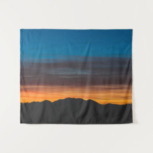 Tapiz La puesta de sol ardiente sobre la silueta paisají