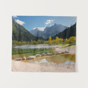 Tapiz Lago Jasna en los Alpes eslovenos en otoño