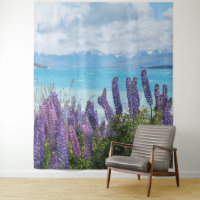 lavanda en la orilla del lago