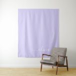 Tapiz Lavender Purple Modern Script Girly Monograma Nomb<br><div class="desc">Lavender Purple Simple Script Monograma Nombre y Tapiz Inicial. Esto hace que el dulce perfecto cumpleaños 16,  boda,  ducha de novia,  aniversario,  ducha de bebé o fiesta de soltera sea regalo para alguien que ama el lujo glam y los estilos de moda.</div>