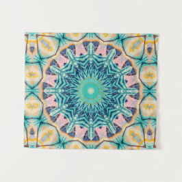 Tapiz Mandala amarillo-naranja, menta y rosa.