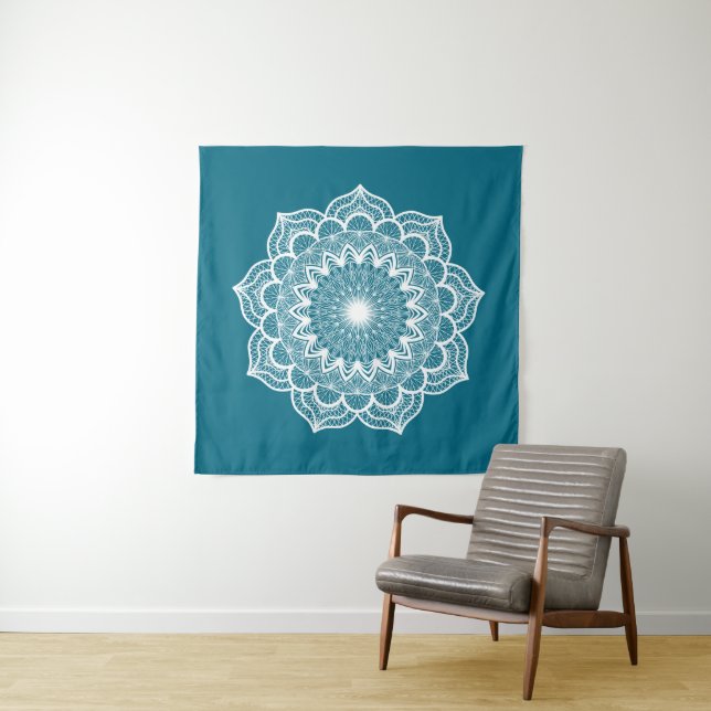 Tapiz Mandala Blanco sobre Fondo Azul (In situ)