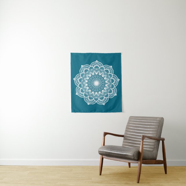 Tapiz Mandala Blanco sobre Fondo Azul (In situ)
