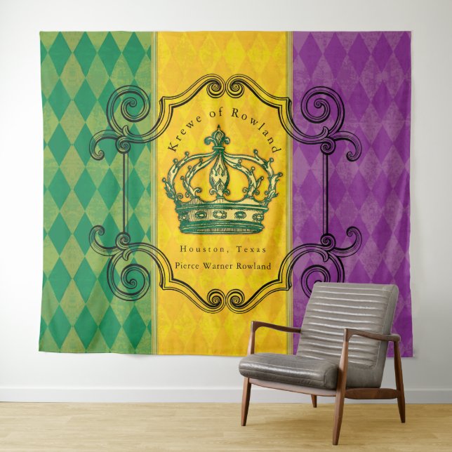 Tapiz Mardi Gras Purple Gold Green Crown Nombre de la fa (In situ (horizontal))