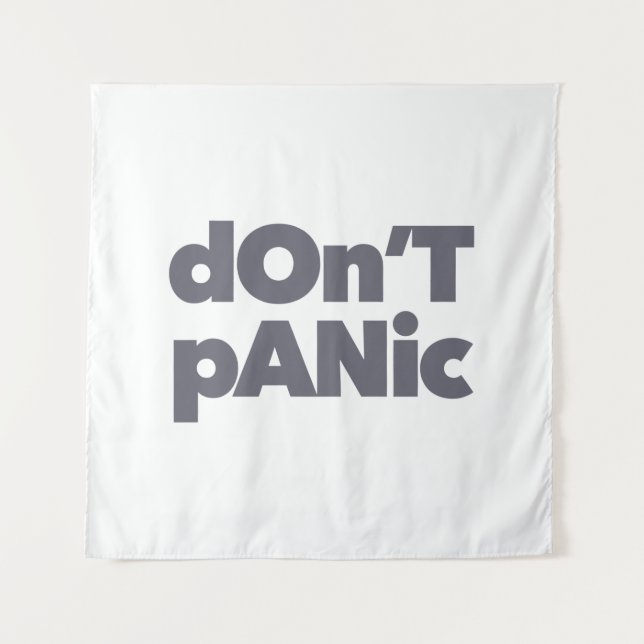 Tapiz Modern, simple, bold cool graphic of Don't Panic (Anverso)