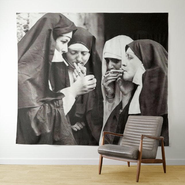Tapiz Monjas fumando fotografía vintage (In situ (horizontal))